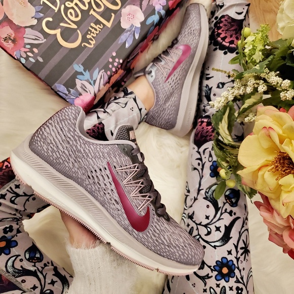nike zoom winflo 5 gunsmoke true berry
